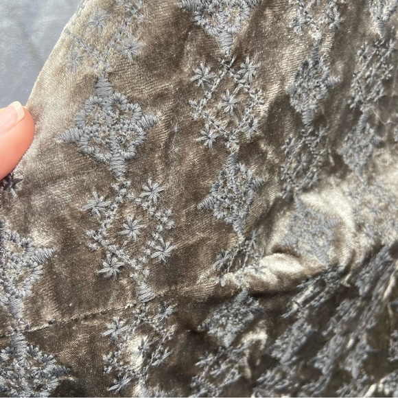 Angel Heart Boutique Heavily Embroidered Gray Velvet Popover Tunic Top Size 3X - Picture 9 of 9